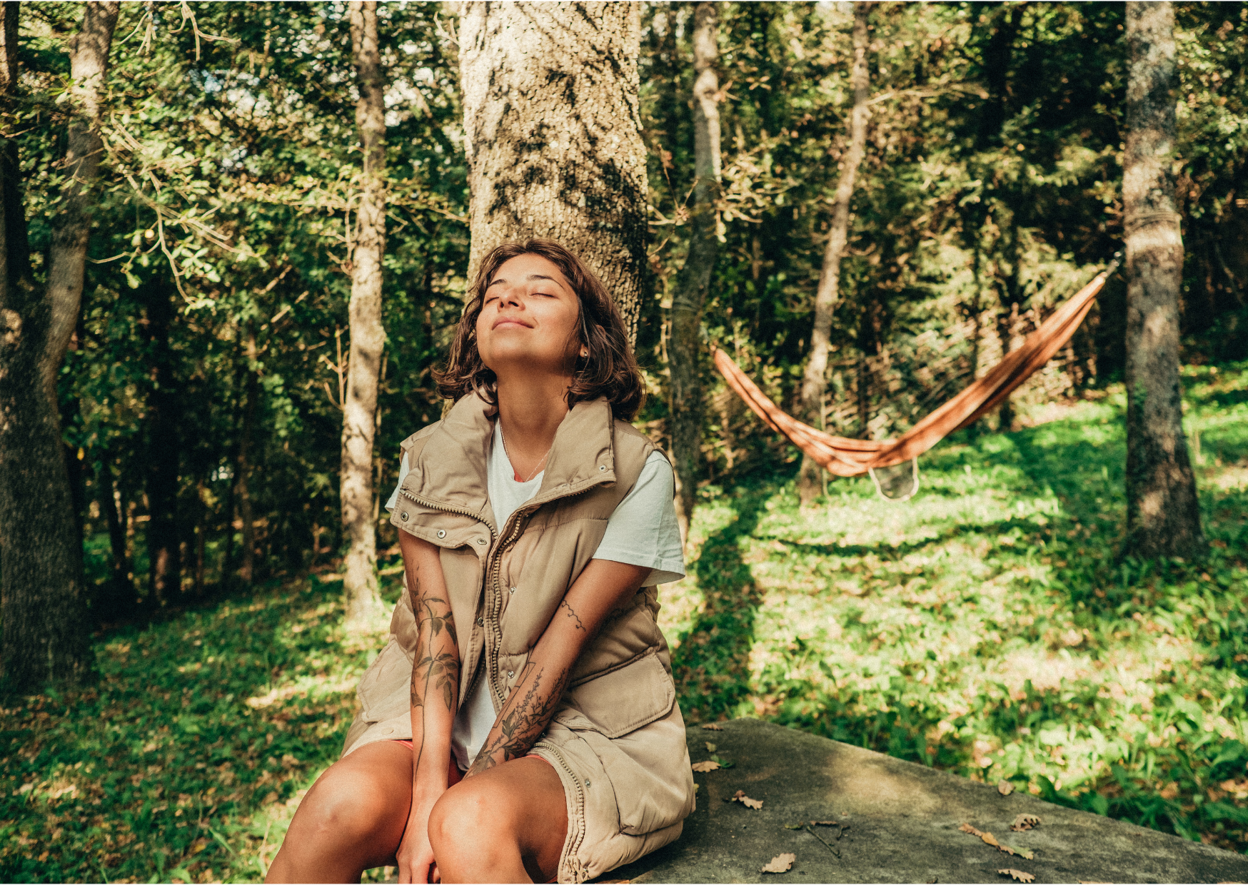 retrouver confiance avec un psy en ligne (8) femme débordée émotionnellement qui s'isole